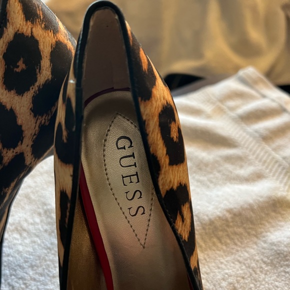 Guess Cheetah/Leopard Heels - Picture 3 of 4